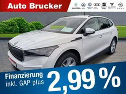 Weiss Gebraucht 2022 Skoda Enyaq iV Loft SUV | 28.770 € (Guter Preis)