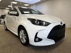 Weiß Gebraucht 2020 Toyota Yaris Hybrid Limousine | 14.590 € (Guter Preis)