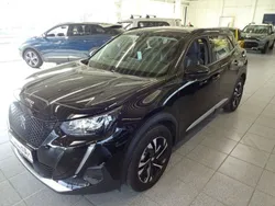Schwarz Gebraucht 2021 Peugeot e-2008 Allure SUV | 18.850 € (Fairer Preis)