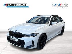 Weiß Gebraucht 2022 BMW 330e M Sport Kombi | 40.944 € (Etwas zu teuer)