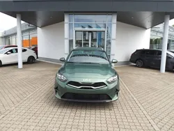 Experience green metallic Neu 2025 Kia Ceed Sportswagon Comfort Kombi | 24.108 € (Fairer Preis)