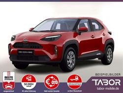 Rot (karminarot metallic) Neu 2025 Toyota Yaris Cross SUV | 25.387 € (Superpreis)