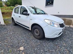 Weiß Gebraucht 2009 Dacia Sandero Limousine | 1.300 €