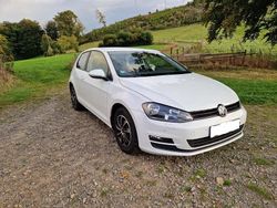 Weiß Gebraucht 2015 VW Golf Comfortline Limousine | 9.800 € (Guter Preis)