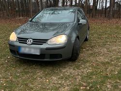 Grau Gebraucht 2004 VW Golf V Kleinwagen | 3.000 € (Fairer Preis)