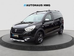 Blau Gebraucht 2017 Dacia Dokker Celebration Van / Kleinbus | 10.400 € (Guter Preis)