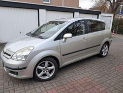 Silber Gebraucht 2005 Toyota Corolla Verso Edition Van / Kleinbus | 3.850 € (Fairer Preis)