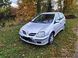 Silber Gebraucht 2006 Nissan Almera Tino Acenta Van / Kleinbus | 2.000 € (Etwas zu teuer)