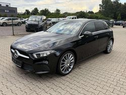 Nachtschwarz Gebraucht 2018 Mercedes A200 AMG Kleinwagen | 16.995 € (Superpreis)