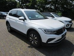 Oryxweiß perlmutteffekt Gebraucht 2024 VW Tiguan Move SUV | 31.988 € (Guter Preis)