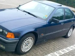 Blau Gebraucht 1994 BMW 316 Limousine | 1.000 €
