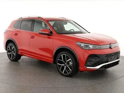 Persimmon red metallic (metallic) Gebraucht 2024 VW Tiguan R-line SUV | 47.494 €