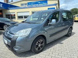 Grau Gebraucht 2010 Citroën Berlingo Van / Kleinbus | 5.900 € (Fairer Preis)