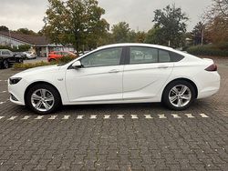 Weiß Gebraucht 2019 Opel Insignia Edition Limousine | 12.900 € (Etwas zu teuer)