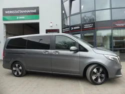 Selenitgrau Gebraucht 2020 Mercedes V300 Edition Van / Kleinbus | 44.800 €