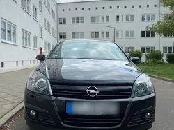 Schwarz Gebraucht 2004 Opel Astra Limousine | 2.150 € (Etwas zu teuer)