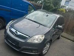 Grau Gebraucht 2010 Opel Zafira Van / Kleinbus | 2.500 € (Guter Preis)