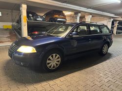 Blau Gebraucht 2005 VW Passat Kombi | 890 € (Superpreis)