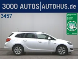 Schneeweiss/summitwhite/arctic Gebraucht 2013 Opel Astra Edition Kombi | 2.590 € (Superpreis)