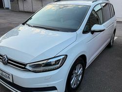 Weiß Gebraucht 2019 VW Touran Highline Van / Kleinbus | 20.900 € (Guter Preis)