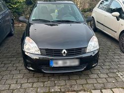Schwarz Gebraucht 2012 Renault Clio IV Kleinwagen | 3.500 €