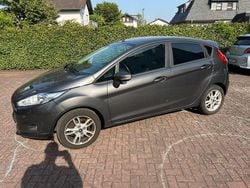 Grau Gebraucht 2016 Ford Fiesta Celebration Kleinwagen | 5.900 € (Guter Preis)