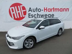 Pure white Gebraucht 2024 VW Golf VIII Life Kombi | 25.870 € (Fairer Preis)