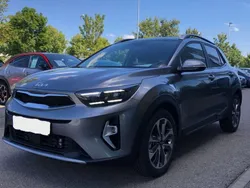 (m7g) astro grey m Neu 2025 Kia Stonic Platinum Edition SUV | 26.475 € (Fairer Preis)