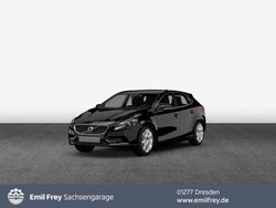 Onyx schwarz metallic Gebraucht 2018 Volvo V40 Momentum Kombi | 15.500 € (Fairer Preis)