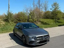 Grau Gebraucht 2020 Mercedes A180 AMG line Limousine | 24.999 €