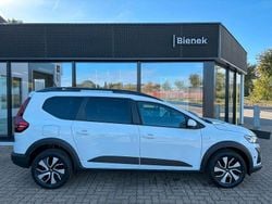 Weiß Neu 2025 Dacia Jogger Expression Limousine | 22.570 € (Fairer Preis)