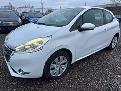 Weiß Gebraucht 2012 Peugeot 208 Active Kleinwagen | 1.550 € (Superpreis)