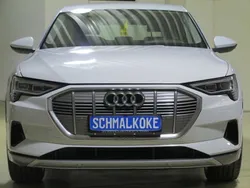 Glacier white (metallic) Gebraucht 2023 Audi e-tron Sportback Advanced SUV | 33.950 €