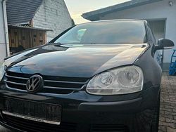 Schwarz Gebraucht 2004 VW Golf V Limousine | 1.800 € (Fairer Preis)