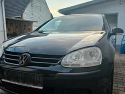 Schwarz Gebraucht 2004 VW Golf V Limousine | 2.299 € (Etwas zu teuer)