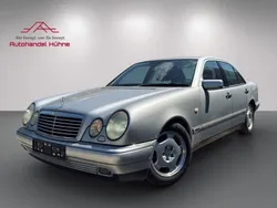 Silber Gebraucht 1998 Mercedes E240 Elegance Limousine | 2.828 € (Guter Preis)