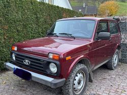 Rot Gebraucht 2021 Lada niva SUV | 15.300 €