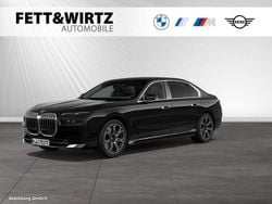 Saphirschwarz metallic Gebraucht 2024 BMW 750e Limousine | 94.975 € (Superpreis)