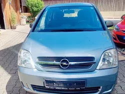Grau Gebraucht 2003 Opel Meriva Van / Kleinbus | 2.889 € (Etwas zu teuer)