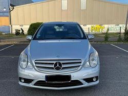 Grau Gebraucht 2007 Mercedes R320 Van / Kleinbus | 5.200 €