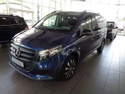 Sodalithblau metallic Gebraucht 2024 Mercedes Vito Van / Kleinbus | 48.690 €