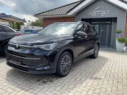 Schwarz Gebraucht 2024 VW Tiguan Life SUV | 35.800 € (Fairer Preis)
