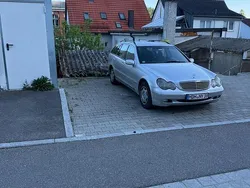 Grau Gebraucht 2001 Mercedes C220 Kombi | 1.250 €