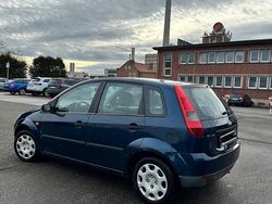 Blau Gebraucht 2005 Ford Fiesta Kleinwagen | 550 €