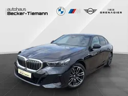 M carbonschwarz Gebraucht 2024 BMW 520 M Sport Limousine | 52.896 € (Superpreis)