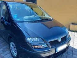 Grau Gebraucht 2006 Fiat Ulysse Van / Kleinbus | 3.400 €
