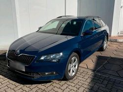 Blau Gebraucht 2016 Skoda Superb Kombi | 8.800 €