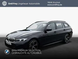 Saphirschwarz metallic Gebraucht 2023 BMW 318 Performance Kombi | 35.550 € (Etwas zu teuer)