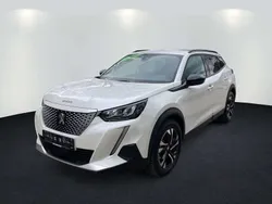 Lack weiss perlglänzend/typ au Gebraucht 2022 Peugeot e-2008 Allure SUV | 17.990 € (Guter Preis)