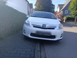 Weiß Gebraucht 2010 Toyota Auris Hybrid Limousine | 8.250 € (Fairer Preis)
